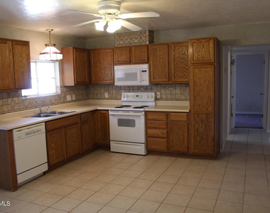 910 S Una Avenue - Photo Thumbnail 7