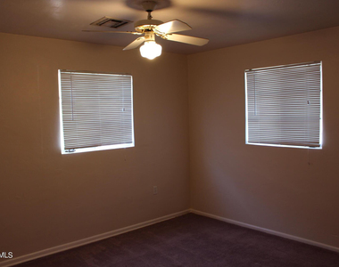 910 S Una Avenue - Photo Thumbnail 15