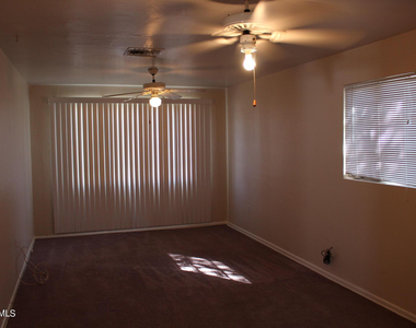 910 S Una Avenue - Photo Thumbnail 5