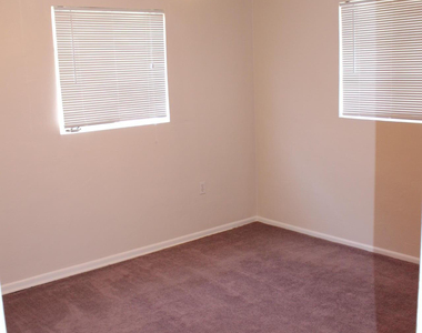 910 S Una Avenue - Photo Thumbnail 14