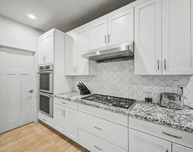 3414 N 44th Place - Photo Thumbnail 13