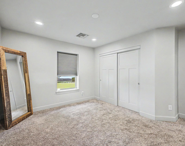 3414 N 44th Place - Photo Thumbnail 32