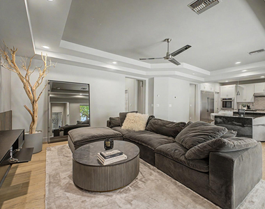 3414 N 44th Place - Photo Thumbnail 7