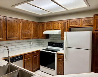 11666 N 28th Drive - Photo Thumbnail 5
