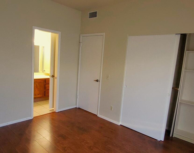 11666 N 28th Drive - Photo Thumbnail 7