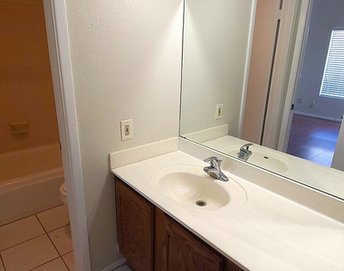 11666 N 28th Drive - Photo Thumbnail 10