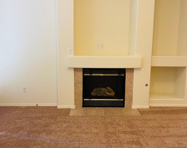 8201 W Quail Avenue - Photo Thumbnail 9