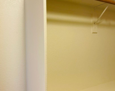 8201 W Quail Avenue - Photo Thumbnail 11