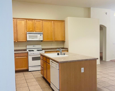 8201 W Quail Avenue - Photo Thumbnail 7