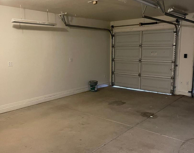 8201 W Quail Avenue - Photo Thumbnail 18