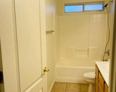 8201 W Quail Avenue - Photo Thumbnail 12