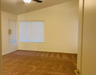 8201 W Quail Avenue - Photo Thumbnail 13
