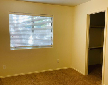 8201 W Quail Avenue - Photo Thumbnail 10