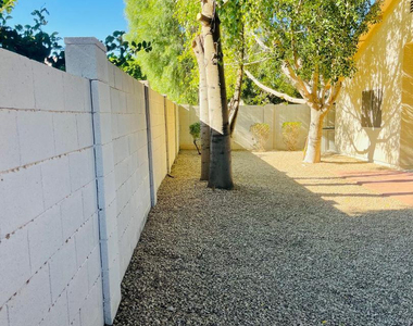 8201 W Quail Avenue - Photo Thumbnail 19