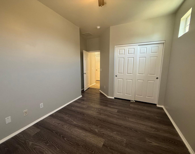 902 E Dee Street - Photo Thumbnail 20