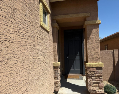 902 E Dee Street - Photo Thumbnail 2
