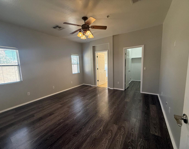 902 E Dee Street - Photo Thumbnail 11