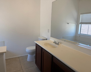 902 E Dee Street - Photo Thumbnail 14