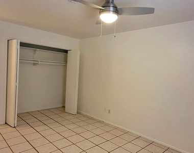 3056 N 32nd Street - Photo Thumbnail 11