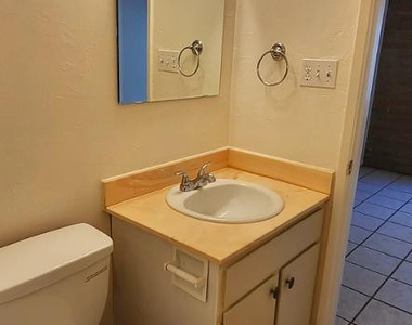 3056 N 32nd Street - Photo Thumbnail 10
