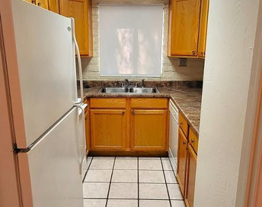 3056 N 32nd Street - Photo Thumbnail 5