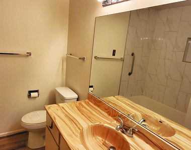 3056 N 32nd Street - Photo Thumbnail 13