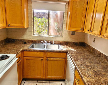 3056 N 32nd Street - Photo Thumbnail 6