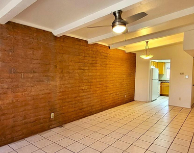 3056 N 32nd Street - Photo Thumbnail 4