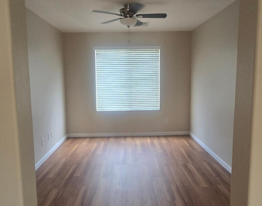 3411 W Sunland Avenue - Photo Thumbnail 8