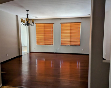 4937 W Desert Lane - Photo Thumbnail 1