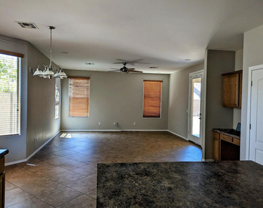 4937 W Desert Lane - Photo Thumbnail 3