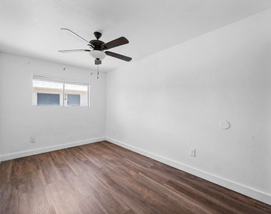 18202 N Cave Creek Road - Photo Thumbnail 3