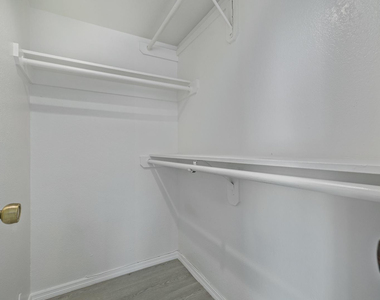 11002 N 15th Avenue - Photo Thumbnail 13
