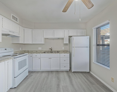 11002 N 15th Avenue - Photo Thumbnail 7