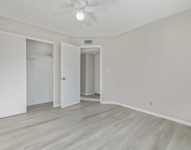 11002 N 15th Avenue - Photo Thumbnail 16