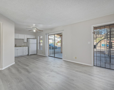 11002 N 15th Avenue - Photo Thumbnail 2