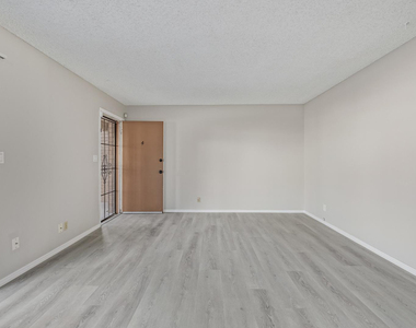 11002 N 15th Avenue - Photo Thumbnail 4