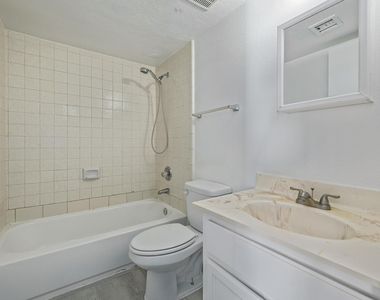 11002 N 15th Avenue - Photo Thumbnail 17