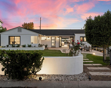 3827 E Hazelwood Street - Photo Thumbnail 3
