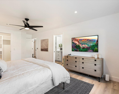 3827 E Hazelwood Street - Photo Thumbnail 20