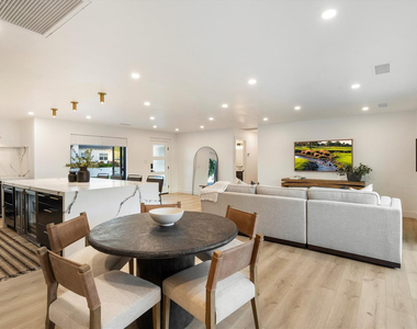 3827 E Hazelwood Street - Photo Thumbnail 10