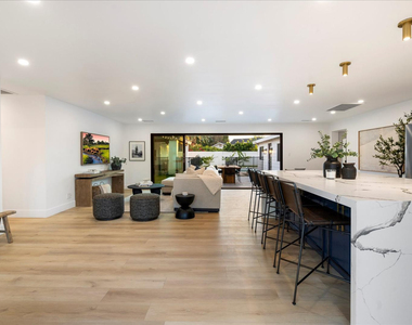 3827 E Hazelwood Street - Photo Thumbnail 9