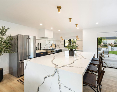 3827 E Hazelwood Street - Photo Thumbnail 6