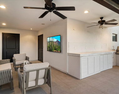 3827 E Hazelwood Street - Photo Thumbnail 31