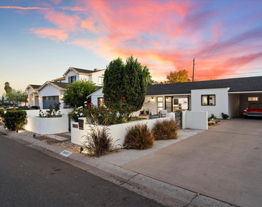 3827 E Hazelwood Street - Photo Thumbnail 4