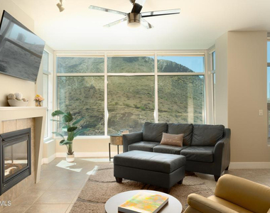 140 E Rio Salado Parkway - Photo Thumbnail 2