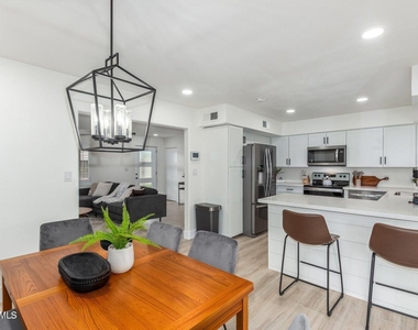 4511 N 31st Place - Photo Thumbnail 6