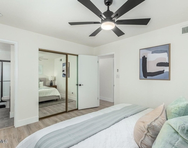 4511 N 31st Place - Photo Thumbnail 13