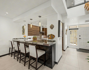 3057 E Rose Lane - Photo Thumbnail 7