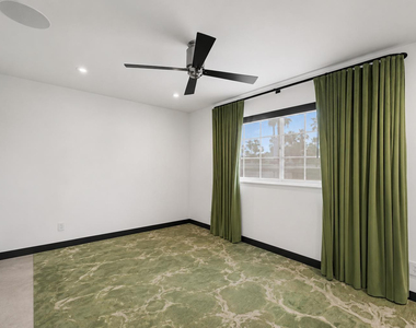 3057 E Rose Lane - Photo Thumbnail 16